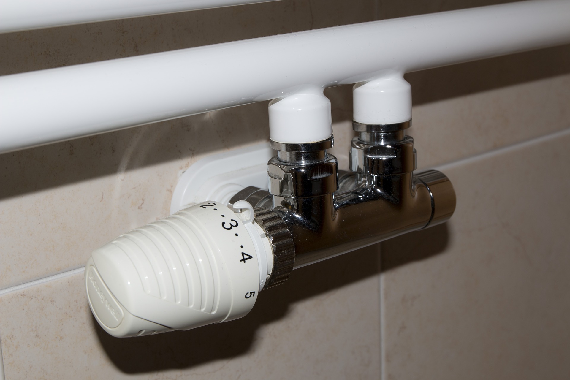Installing a heated towel rail or electric radiator Stepbystep